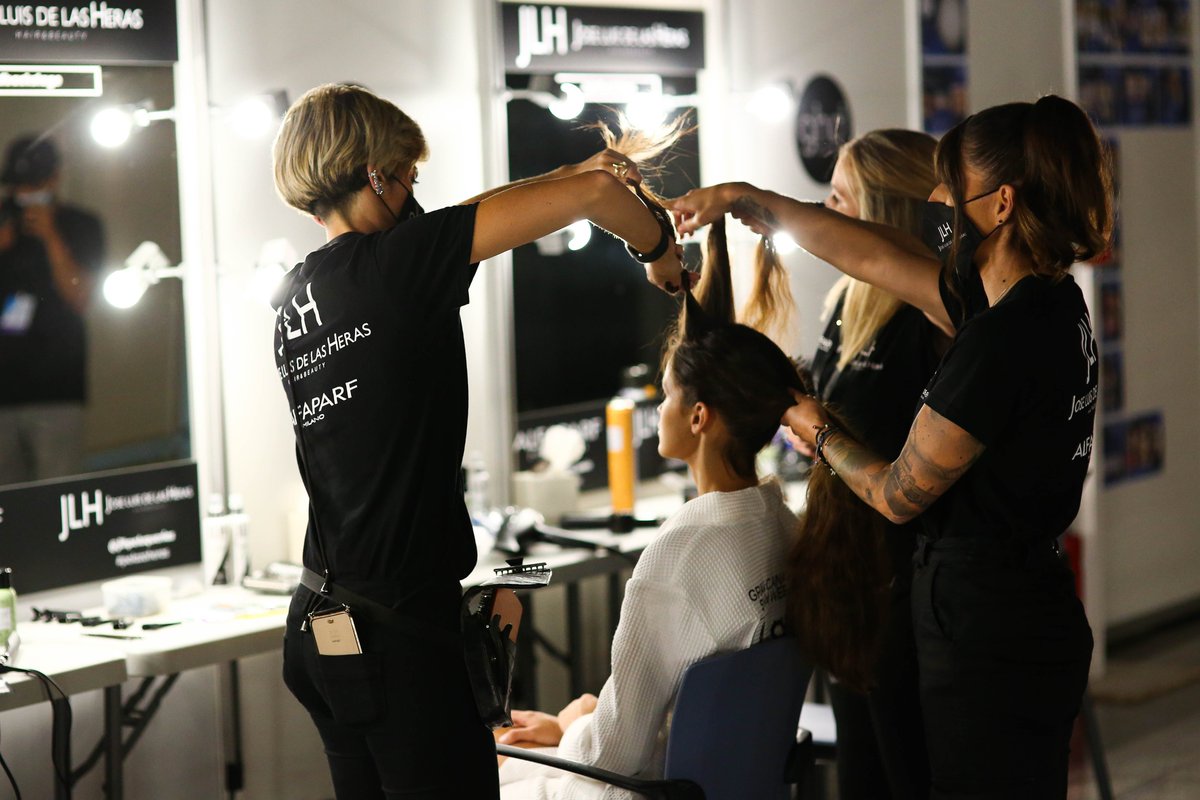 GCSwimWeek's tweet photo. La prestigiosa marca profesional italiana Alfaparf Milano llega a #GranCanariaSwimWeekbyMC con su línea de styling donde experimentará con cada look sin comprometer la calidad del cabello.
#alfaparfspain #stylestories https://t.co/gIkNM7K8dx