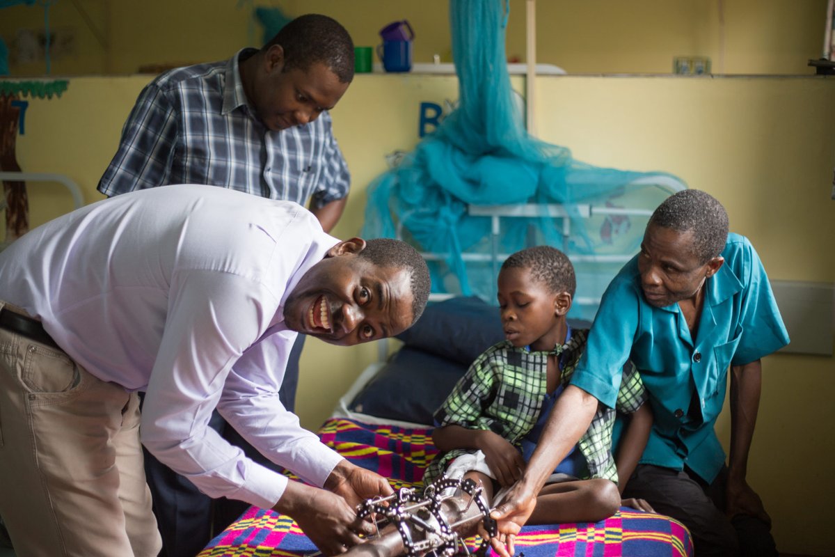 Historic Homecoming: Dr. Chitsamatanga is the country's first Zimbabwean to return home and serve as a full-time fellowship-trained pediatric orthopedic surgeon at @CUREZimbabwe.🙌 You can read more about this milestone at
bit.ly/cure-historic-…

#healthcare #history #Zimbabwe