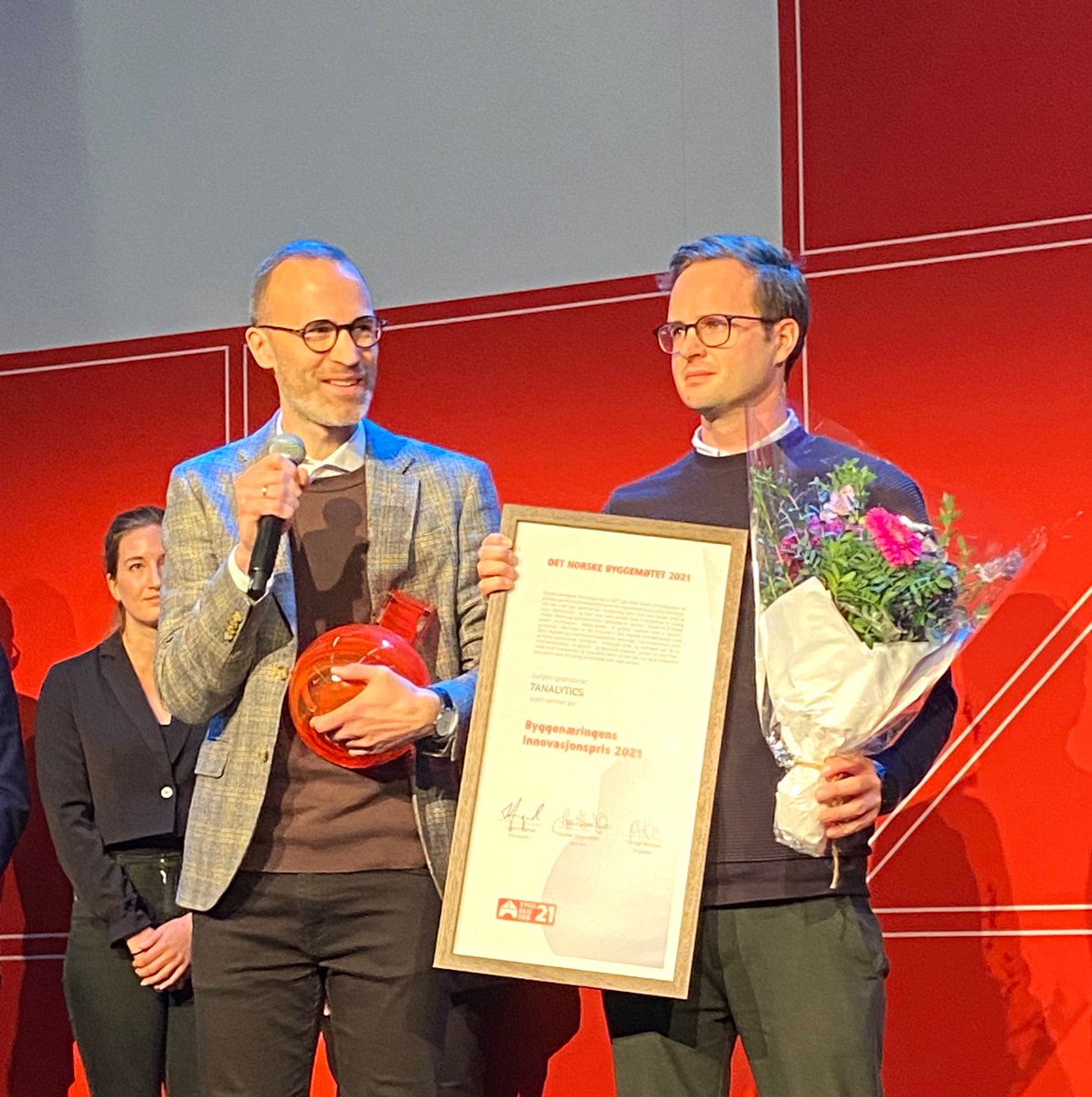 Hege Schøyen Dillner (@hege_dillner) on Twitter photo Gratulerer <a href="/7Analytics/">7Analytics</a> med Byggenæringens Innovasjonspris🏆 Norsk tech-selskap revolusjonerer håndteringen av overvann. Årlig skades bygninger og infrastruktur for store verdier. Vi i juryen ser her en løsning for klimatilpasning og som kan skaleres opp globalt. Gratulerer <a href="/7Analytics/">7Analytics</a> med Byggenæringens Innovasjonspris🏆 Norsk tech-selskap revolusjonerer håndteringen av overvann. Årlig skades bygninger og infrastruktur for store verdier. Vi i juryen ser her en løsning for klimatilpasning og som kan skaleres opp globalt.