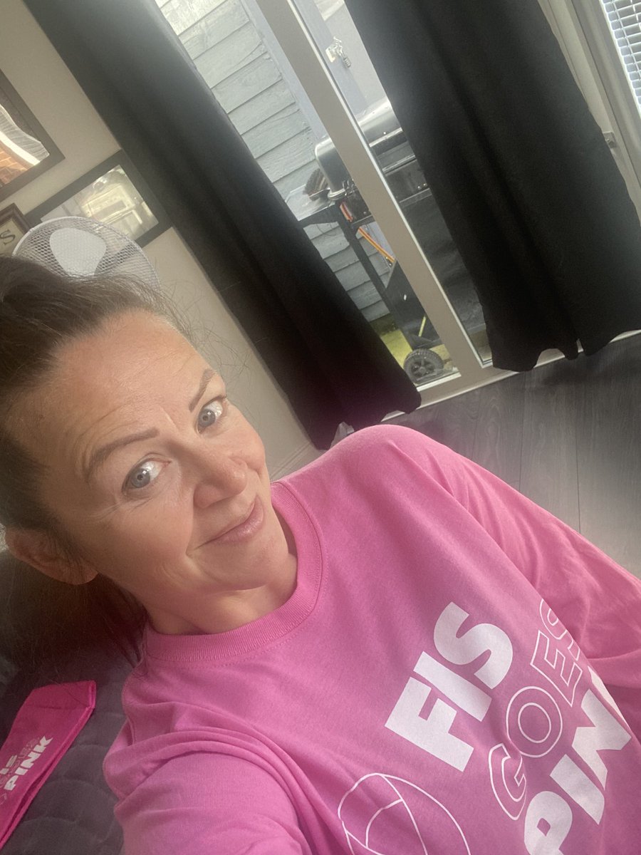 Marie_L_Hall's tweet photo. When the long sleeve merch arrives too (and tote bag ) ! #FISGoesPink #WearitPink @BreastCancerNow #OneFIS https://t.co/6ZZfJTxzU4