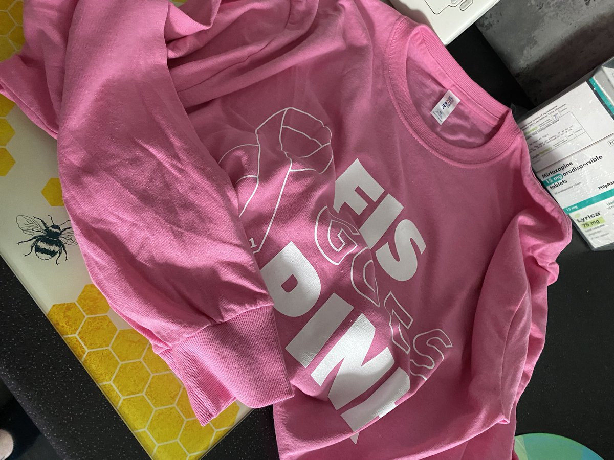 Marie_L_Hall's tweet photo. When the long sleeve merch arrives too (and tote bag ) ! #FISGoesPink #WearitPink @BreastCancerNow #OneFIS https://t.co/6ZZfJTxzU4