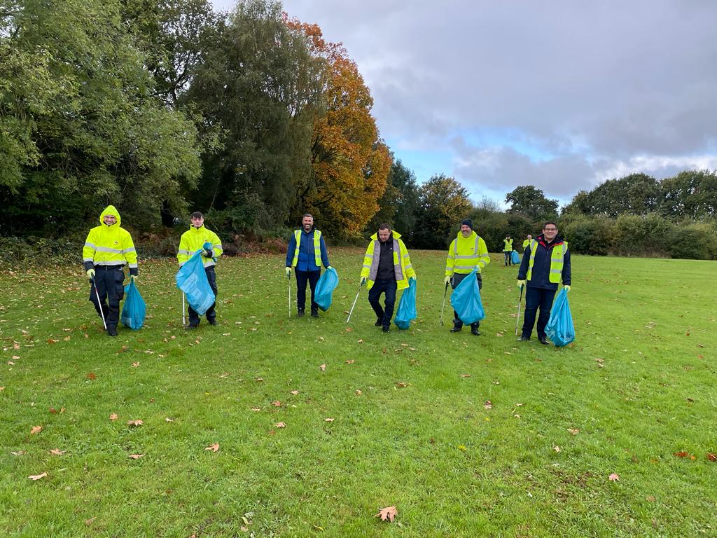 MitieLandscapes's tweet photo. A fantastic morning so far at the @mitie litter pick in Manchester. People from @MitieLandscapes @MitieSecurity and Technical Services volunteering their time.

#BigMitieLitterPick | #GivingBack | #SocialValue https://t.co/JRnoi5cLi7