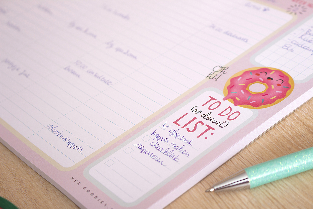 heegoodies's tweet photo. SNEAKPREVIEW // Druk bezig met een super schattige collectie 🍩🍋🍪🍓😁!
Heel binnenkort verkrijgbaar dus... stay tuned!
#cutenessoverload #sneakpeak #sneakpreview #kawaiicute #kawaiistationery #donuts🍩 #todolist https://t.co/RYJCDsgkQo
