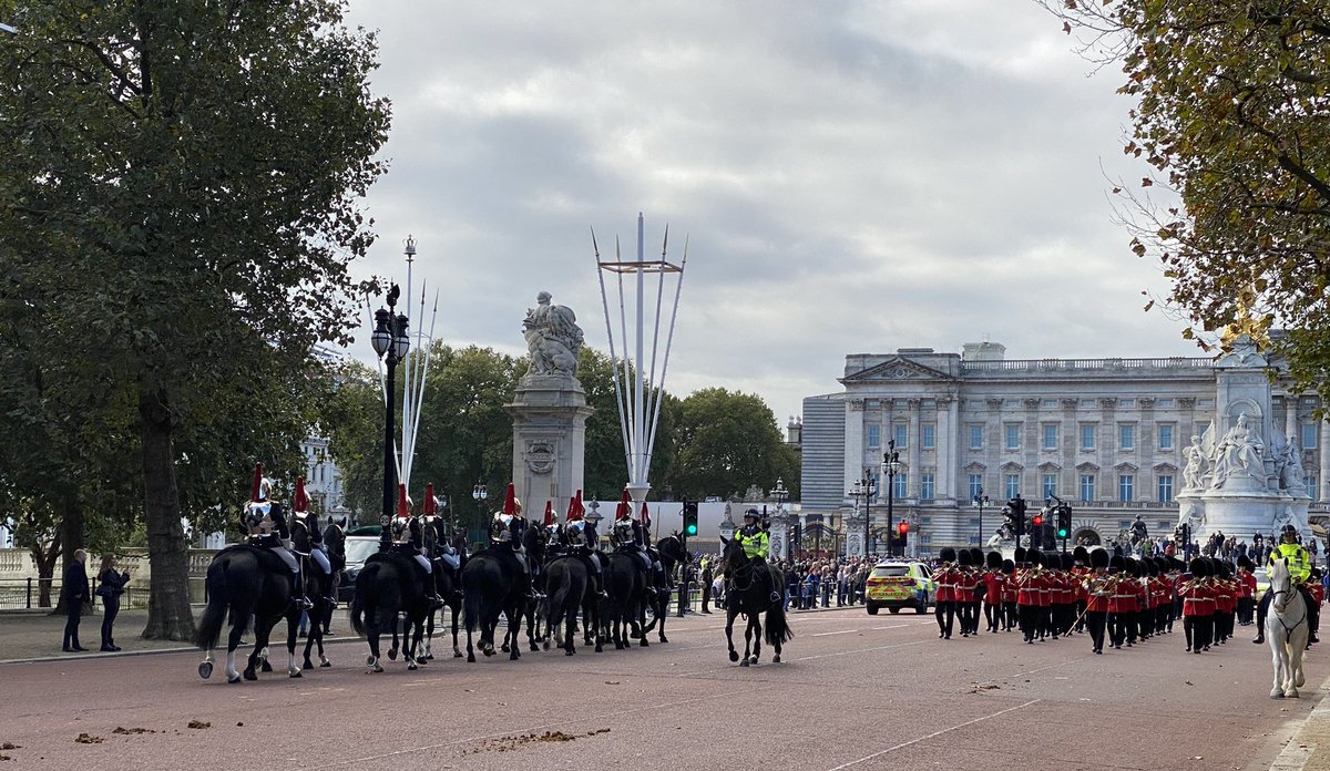 DianaJohnsonMP's tweet photo. All kicking off on The Mall today! #Londonscenes #walkingintoParliament #onwaytowork https://t.co/tSCUvUyr4u