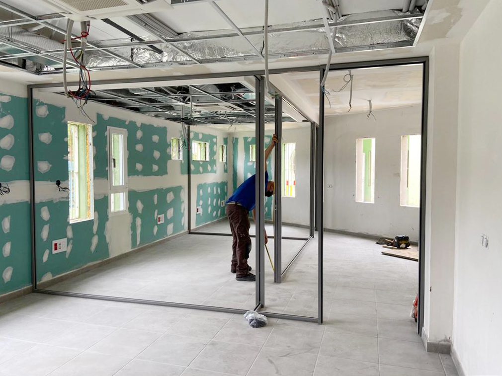 Divican's tweet photo. En #Divican nos encontramos realizando un proyecto en Santa Brígida, Gran Canaria. Instalación de tabiques móviles, mampara serie Line de @dynamobel y sistemas PYL ¡Pronto compartiremos más resultados! 👌

▶️ ¡Consulta nuestra página web! https://t.co/Ep26ys3s6X #obra #proyecto https://t.co/VhcyL3vPXb