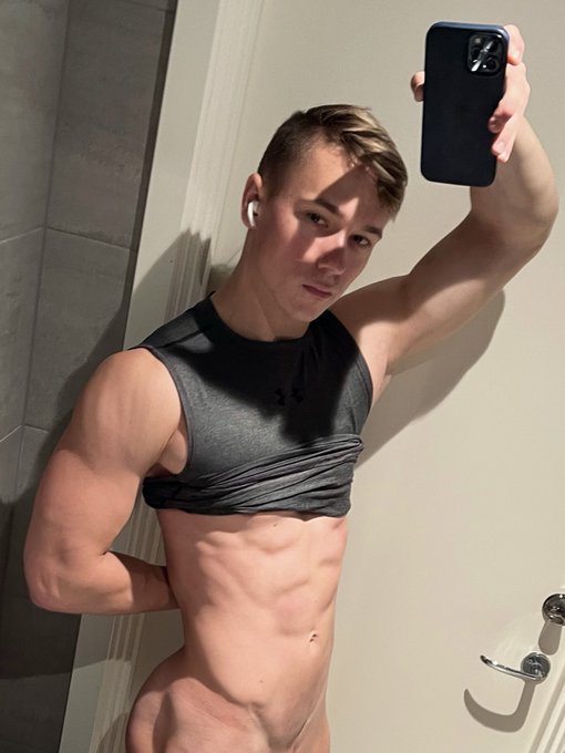 A differently cropped photo for insta, Twitter and OF? ALSO!!! Make sure to check out my JFF. My name