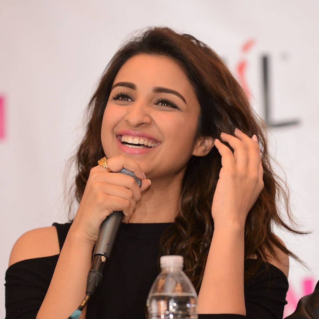 cinemaclips055's tweet photo. @ParineetiChopra Happy birthday my superstar #ParineetiChopra  wishing you long life and prosperity, many more fruitful years to you. 
I love 💖 you and have a crush of you very much a lot. I can't live without you. Always love 💖 you #MyPari 👸🏻. https://t.co/t4icFbbUVg