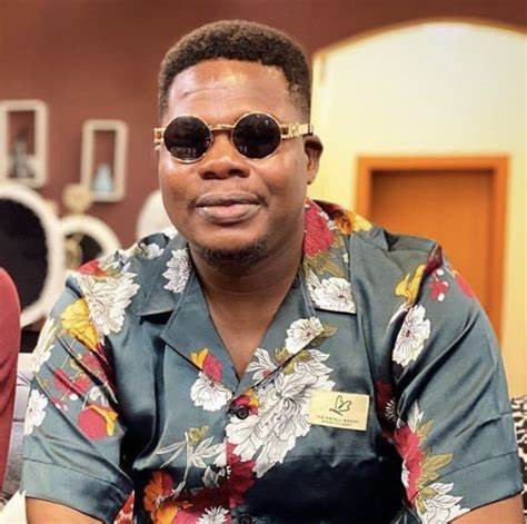TalkoonNews's tweet photo. Why do you people love oppressing us so much? Comedian Mr Macaroni asks authorities as he reveals that the taxi driver who was pepper-sprayed by security operatives is yet to find his car

[READ IN DETAILS]

https://t.co/PopAerYK7L

#EndSARSHelp #LekkiTollGate #EndSARSMemorial https://t.co/aT7zVwbTQG