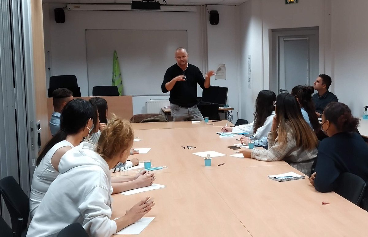 isadegap's tweet image. #avecpoleemploi #frejus les #jeunes en accompagnement #AIJ ont pu découvrir 💡tous les métiers de l’immobilier 🏢
Une rencontre enrichissante avec Mr Ghys de l’entreprise 4% Immobilier et deux postes à pourvoir 🎯
A suivre 👏@poleemploi_VAR