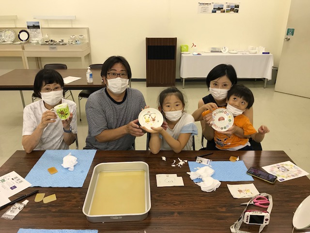 NarumiFactory's tweet photo. ◆自己紹介◆
洋食器ブランド#NARUMI🫖
マザー工場併設のFactory Shop❤️
◇高級磁器ナルミボーンチャイナが勢揃い❗️
◇世界に一つ、オンリーワンの器が作れる絵付体験実施中🎉

有名レストラン、百貨店で見かけるあの器を、「買える・体験できる」ショップ🔔

ご来店お待ちしています🎀 https://t.co/cviGalBzZP