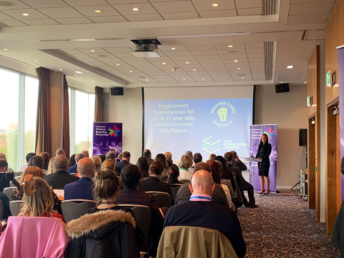 TaylorColino's tweet photo. An insightful look into ‘Weapons Down, Gloves Up’ and their work to encourage #youngpeople into employment through the S.E.E model. Presented by our @DWP lead Lance, @CECareers_UK Barbara, and @billymooreAPBD #MerseysideVRPShowcase https://t.co/LBFIOxCVm2