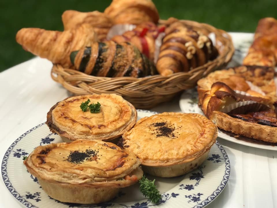 MoobinPakin's tweet photo. #Conkey's Bakery: Delicious pastries & croissants.
📍Ekkamai 22, Bkk
Opens Tues-Sunday, 9-5pm
Must-Try: Signature: Meat Pie
Special: Chicken pie & Chunky pie
Caramel Choc Tart
Passion Lime
Paris Breast
Delivery & Takeaway
@aroii @Kin24hrs #อร่อยไปแดก #อร่อยบอกต่อ #Bangkok https://t.co/b2wyC2maGS