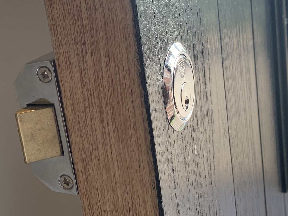 fortcoxlocks's tweet photo. Night latch fitted to door giving the peace of mind the door would lock behind them  and a mortice lock opened after a customer in #Diss #Norfolk had been left no keys to the door to his garden. Now bin day will be less of a mission and the customer can enjoy their new home. https://t.co/qKpnqlRMV6