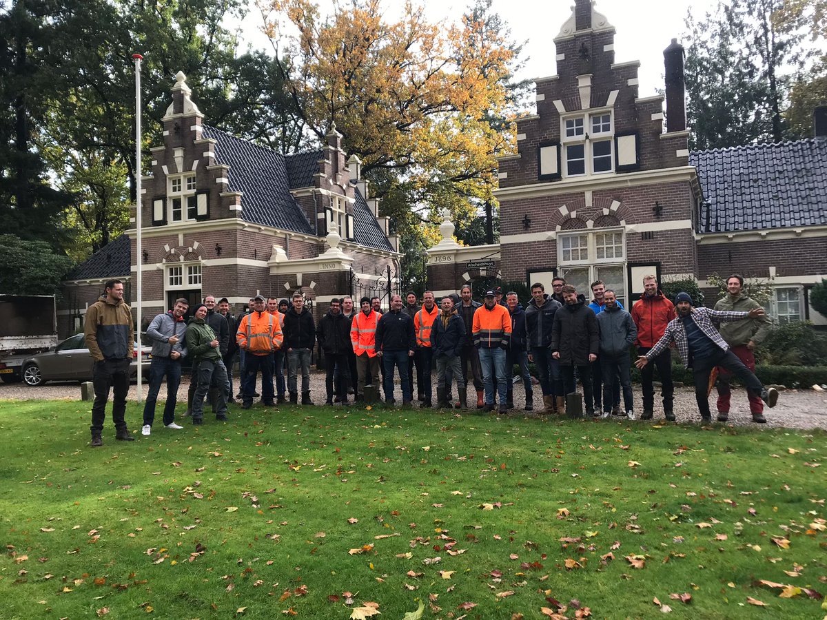 PCbomen's tweet photo. Sinds september is deze enthousiaste groep gestart met hun ETW opleiding! Wij wensen alle deelnemers veel succes en plezier tijdens de opleiding. 🌳🙌
Wil jij ook European Tree Worker worden? Schrijf je dan in via: https://t.co/3S3dblfc4k
#etw #pcbomen #europeantreeworker https://t.co/VTqxZUVtF2