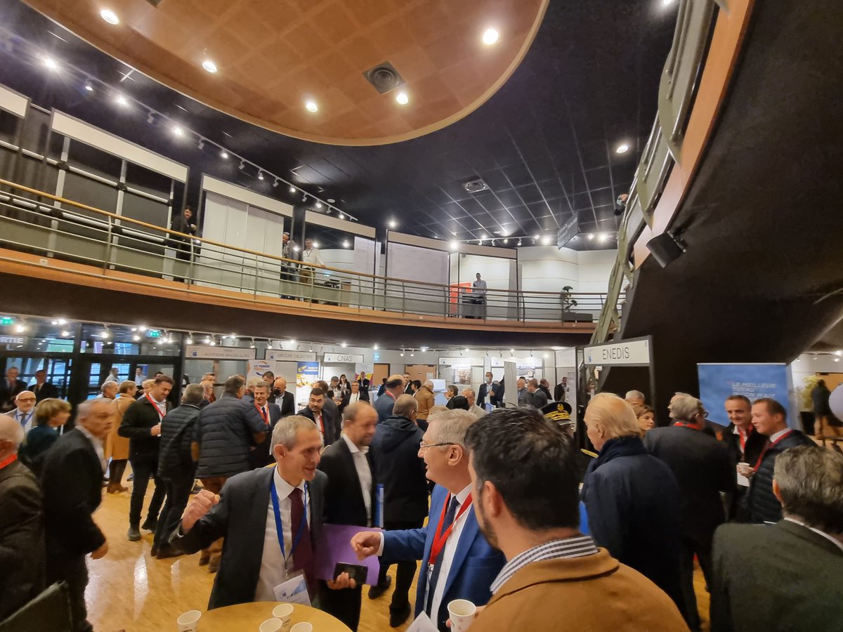 🤝 Rencontres et échanges avec les élus locaux et nos partenaires lors du @cct_63 et de l'AG de l'association des maires du Puy-de-Dôme. Le Président <a href="/ChauvinLionel63/">CHAUVIN Lionel</a> a rappelé la volonté de travailler avec chacun pour faire du #PuydeDome un territoire fort et uni.
#accompagner