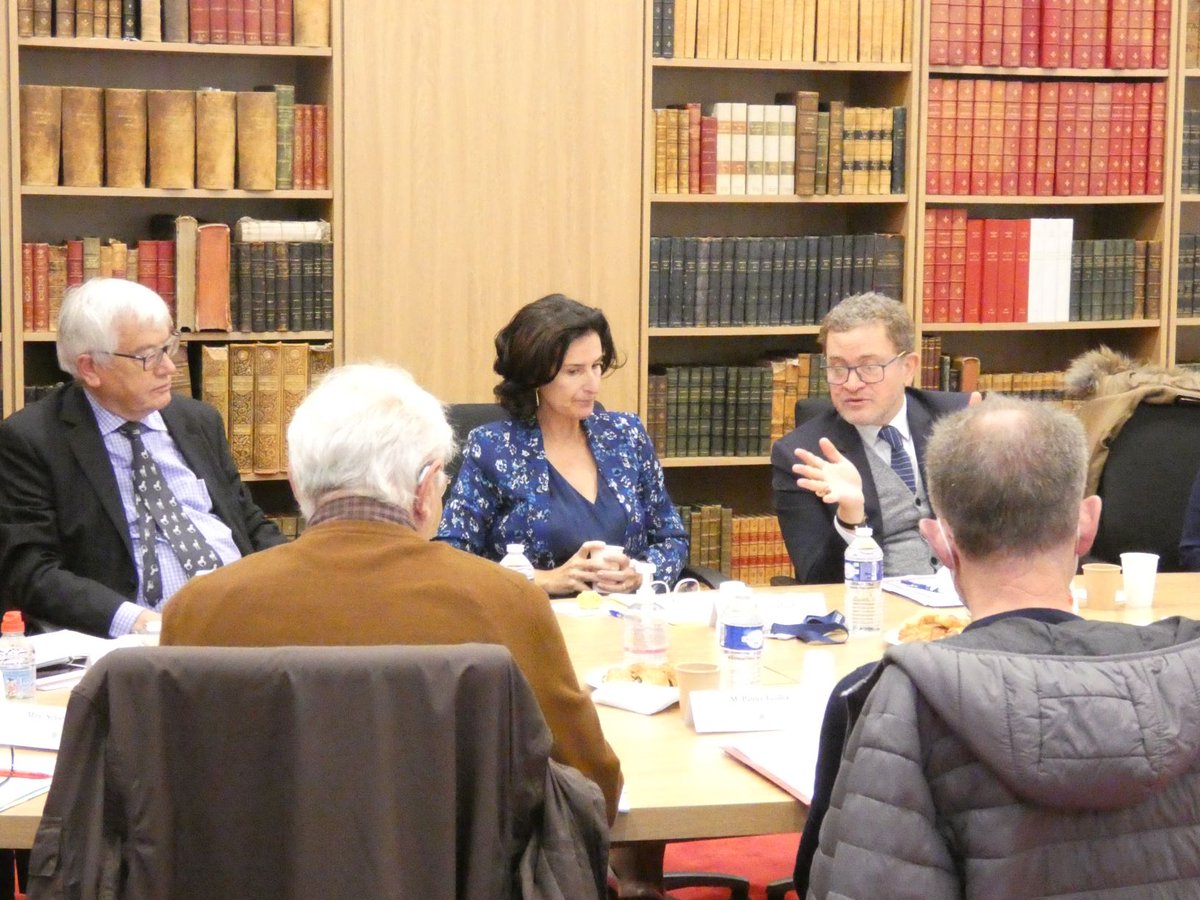 États généraux de la Justice à la cour de #Poitiers. Les chefs de cour ont échangé avec un panel de lecteurs de #centrepresse #lanouvellerepublique  en présence de la rédaction sur la place et le rôle de la #Justice. Échanges riches francs et libres
