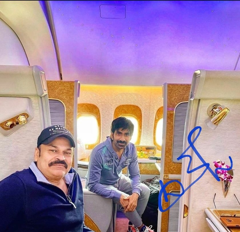 AssetRescueLab's tweet photo. #MassMahaRaja #RaviTeja on way to #Dubai for #Khiladi shoot.
@RaviTeja_offl @NagaBabuOffl https://t.co/07xkEzQLsu
