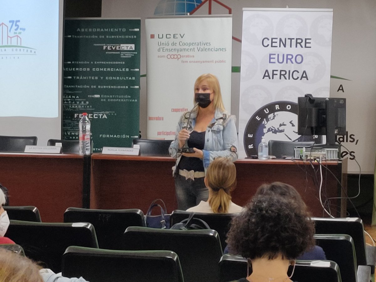 joangandiaoltra's tweet photo. Des d'@ESSCOOP_RED @FEVECTA jornada amb @CEuroAfrica a l'@FpCostera  per mostrar realitats d'emprenedoria de #DonesAfricanes https://t.co/kxL8KIMGD2