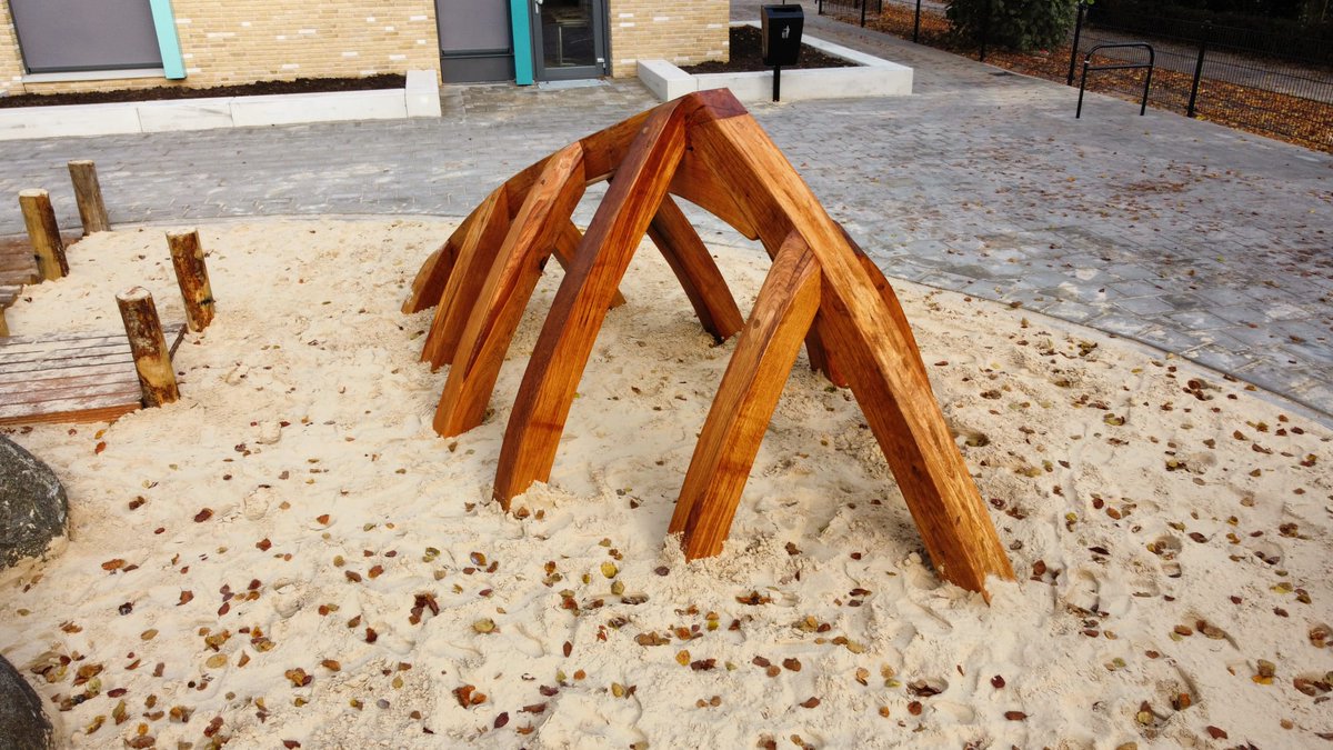GroenschoolVVGO's tweet photo. TOP idee: https://t.co/SGhFmmVr62 bouwde een omgekeerde botter als speeltoestel voor ons nieuwe #groeneschoolplein

#triplegroenstatus #geloven #genieten #groeien… https://t.co/yOzOVKS8h0