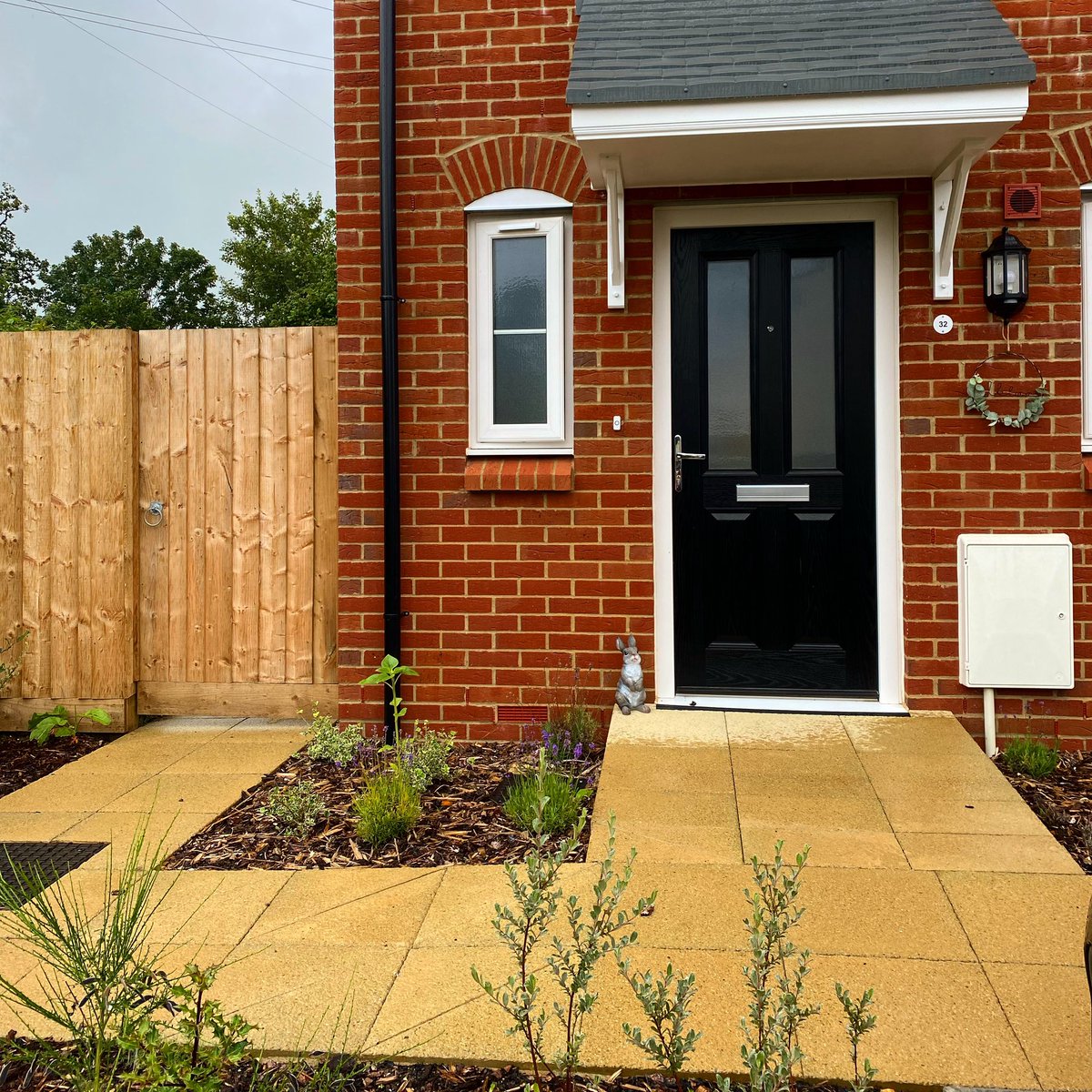 shannonrpaynex's tweet photo. I still can’t believe I’ve bought my first house! If you’re looking at buying your first home I cannot recommend @AsterGroupUK @AsterGroupUK enough. The overall support and outstanding customer service was second to none. Smooth process and the best team 😄🖤 https://t.co/6wIRUBocMo
