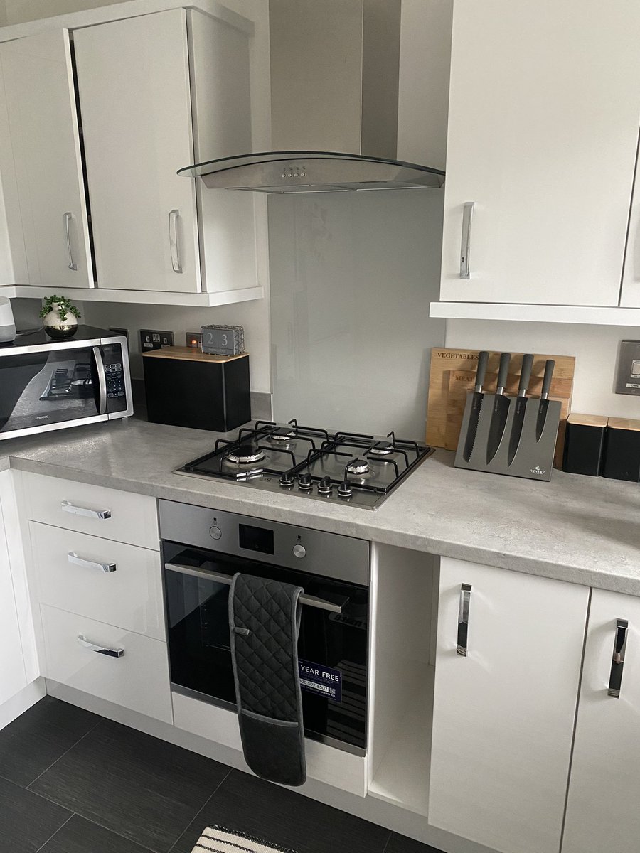 shannonrpaynex's tweet photo. I still can’t believe I’ve bought my first house! If you’re looking at buying your first home I cannot recommend @AsterGroupUK @AsterGroupUK enough. The overall support and outstanding customer service was second to none. Smooth process and the best team 😄🖤 https://t.co/6wIRUBocMo