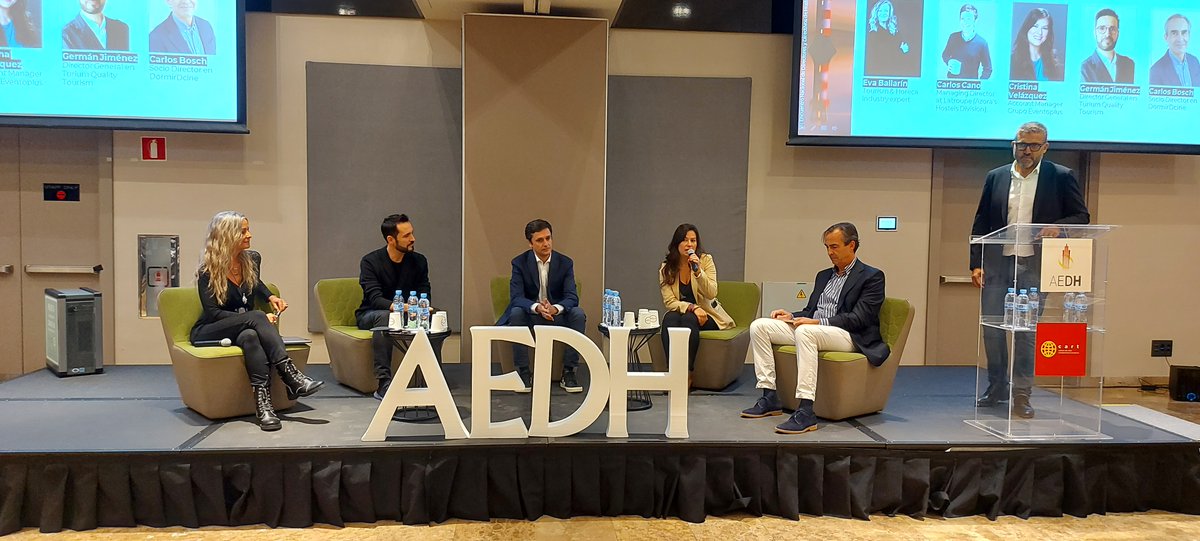 IsidroTenorio's tweet photo. Qué lujo escuchar a los participantes en "Leisure y otras Nuevas Tendencias en Comercialización Directa", mesa de @emascarotourism en el #EncuentroAEDH, que modera @tonimascaro, con @evaballarin, Cristina Velázquez, Carlos Cano, Carlos Bosch y Germán Jiménez. https://t.co/XZNyqboIs0