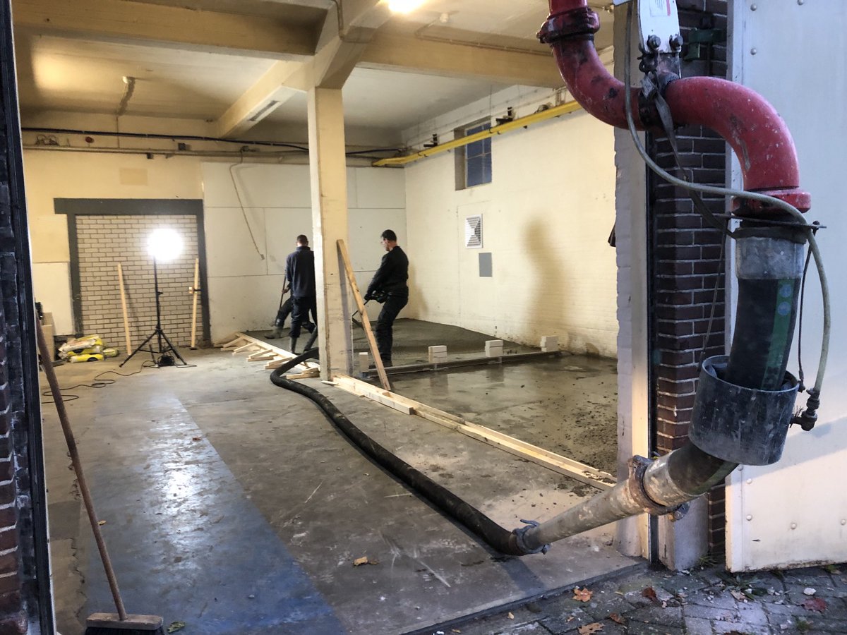 fraterbier's tweet photo. De brouwvloer wordt vandaag gestort. #FraterLab. https://t.co/aGkSYtEK08
