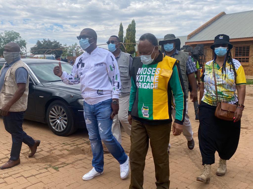 castrongobese's tweet photo. Former @MYANC Deputy President Cde Kgalema Motlanthe on a elections campaign trail in Tshwane, Ward 89 to engage eligible voters and encourage them to #VoteANC on 1 November 2021 #BuildingBetterCommunities #ANCLGE2021⬛️🟩🟨🗳 @GautengANC https://t.co/AfyNflUrog