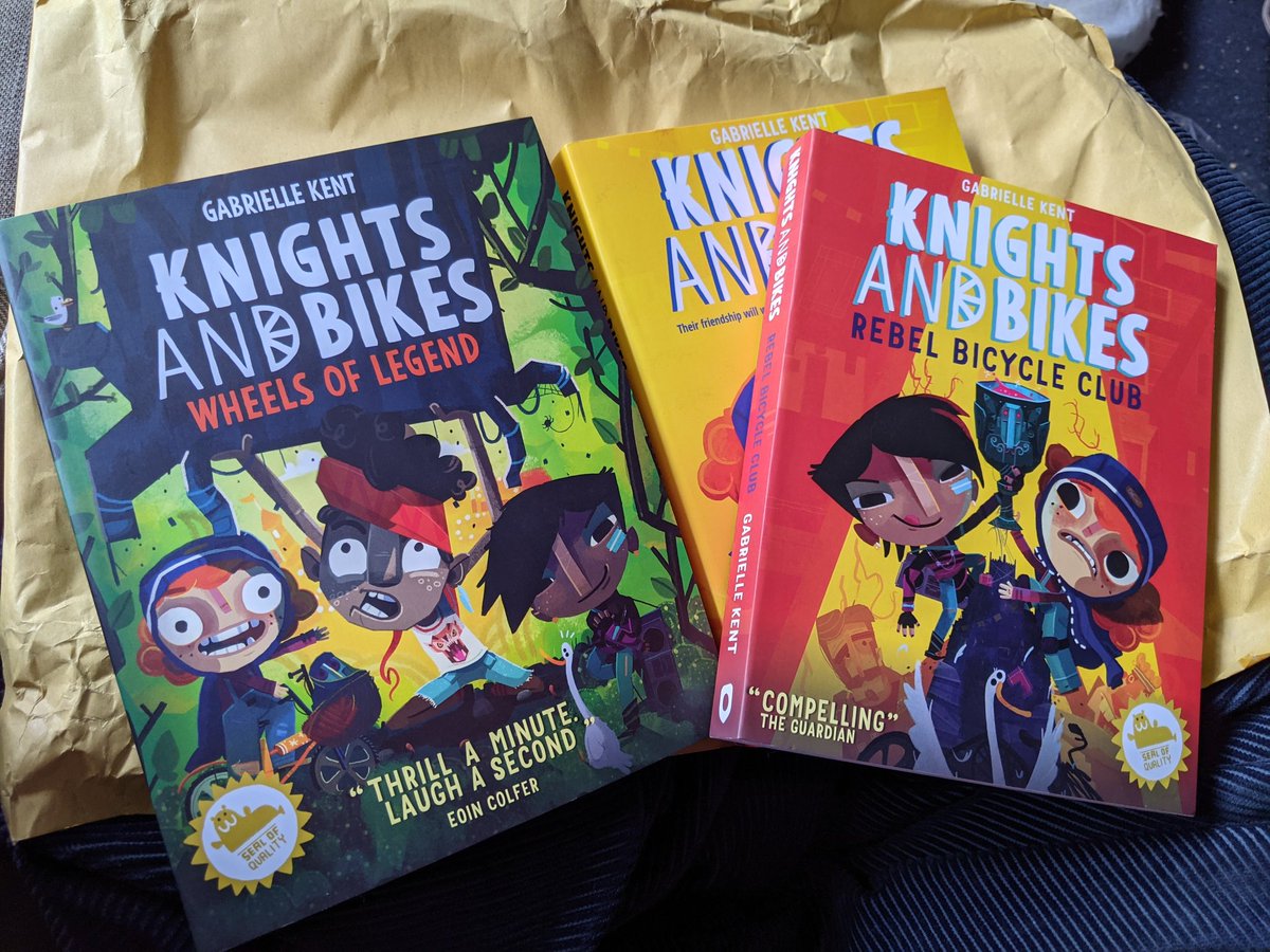 mjptranslator's tweet photo. Yay, book post! I know what I'll be doing for the next few days #IsolationDay2 #readingforpleasure thanks @ANewChapterBks https://t.co/qRP5mtPl9C
