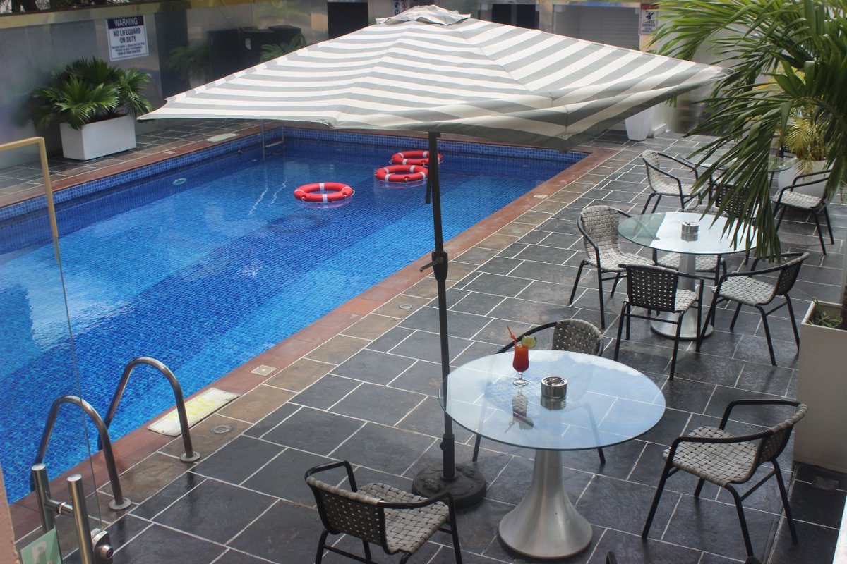 ParAstoriaHotel's tweet photo. Happy Weekend......TGIF
Weekend time to refresh your body &amp; mind.
.
Enjoy the lovey serene &amp; make use of the swimming pool.
.
Book via whatsapp or via DM
#Pah #parkviewastoriahotel #affordablehotelsinikoyi #affordablehotels #swimmingpoolinlagos #swimmingpoolinikoyi #hotelsinikoyi https://t.co/xLRL1nkDgD