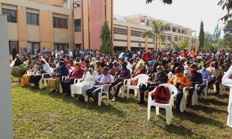 ukamenge's tweet photo. #Ouverture au @ukamenge de la #caravane de soins #oculaires et de chirurgie de #cataracte par l'#association #Benaa en collaboration avec la fondation #Albasar @MENRS-@mspls_bdi durant la période du 22 au 27/10/2021 https://t.co/m4N4cZ3V3M