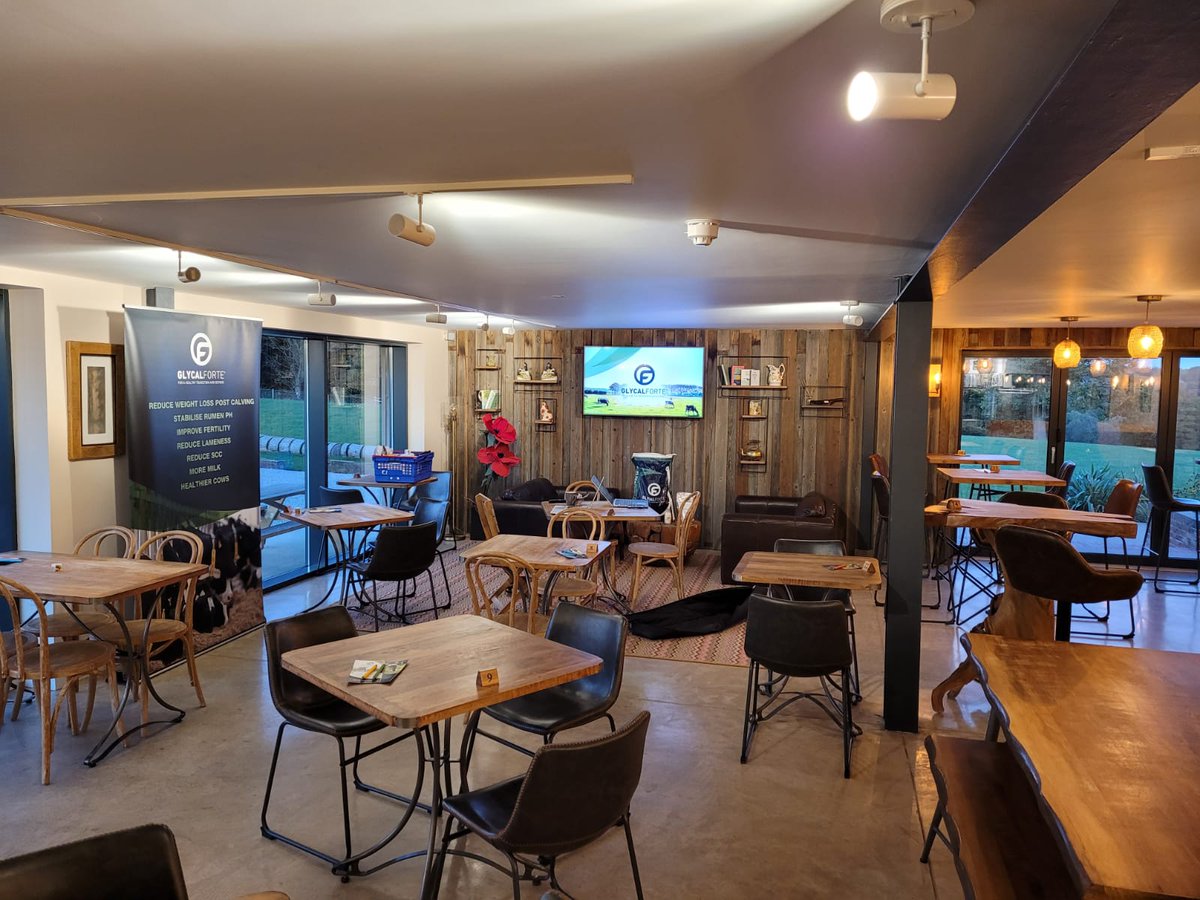 GlycalForte's tweet photo. A great evening last night talking with vets across the country BKP of the Prince family at Deer Park Farm.

Thank you to our excellent speakers @owen_the_vet, Connor Smith, John Kirk and Ken Fallows and a huge thank you to Charles Prince for allowing us onto his farm. https://t.co/OkngyaMpGx