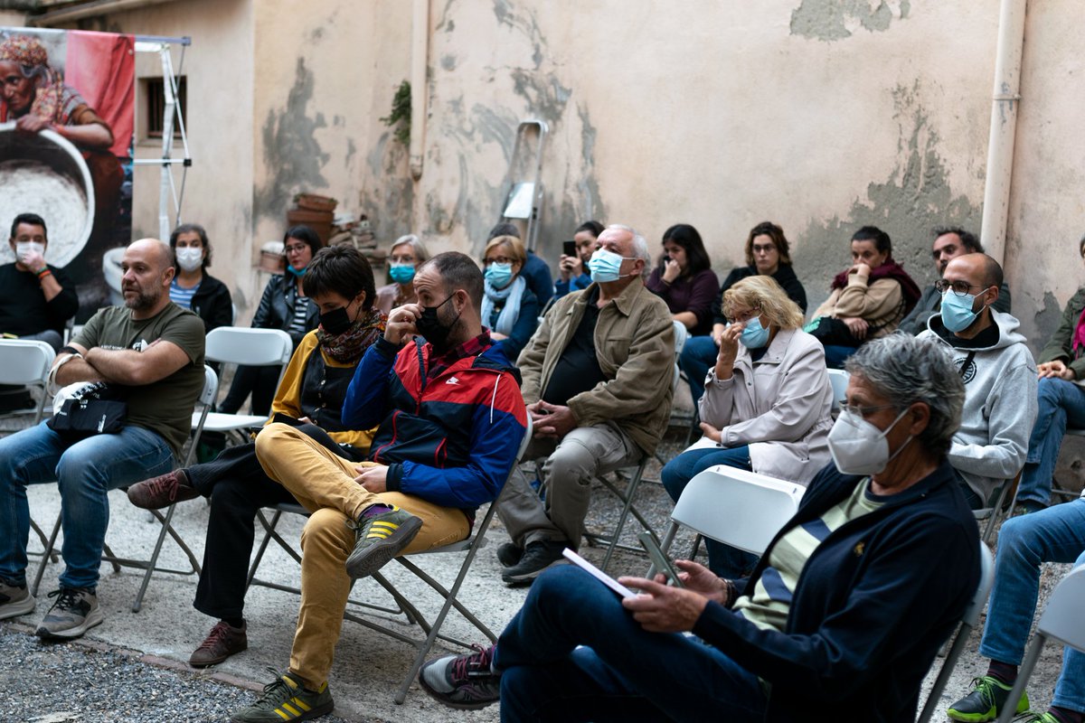 Ahir vam acabar les activitats de la tercera edició de la fira Altres Lletres. Són temps incerts per programar i organitzar activitats, així que us volem donar les gràcies a totes les que ens heu acompanyat. L'any vinent més i millor!