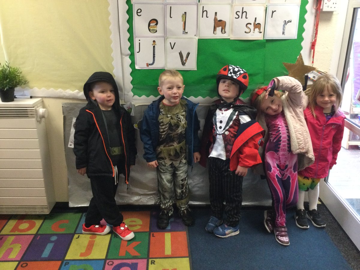 Jackson_Miss1's tweet photo. Look at our fabulous Halloween costumes! 🎃👻(2/2)
@BalshawLaneCPS @Miss_Hinawski @Miss_Arundale https://t.co/vy7NGBFqoG
