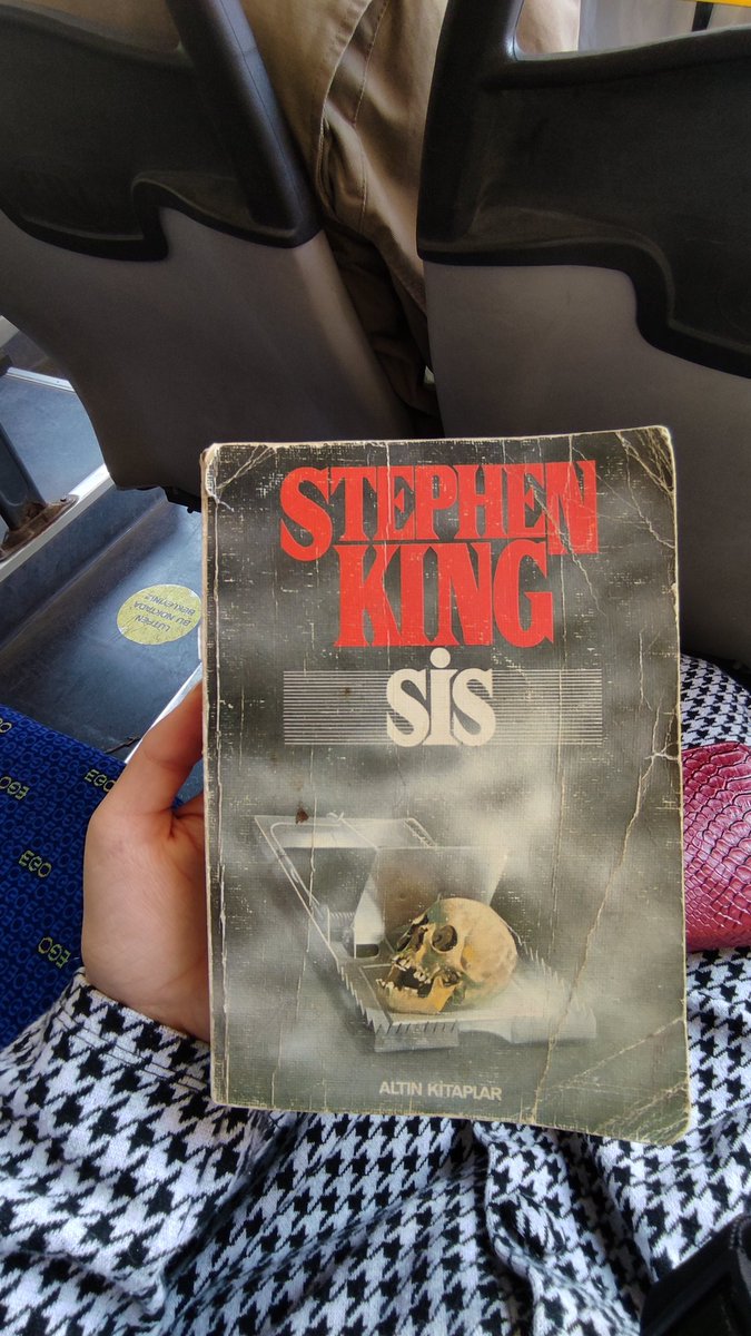 dilodiyorki's tweet image. metrodayken yanıma kitap almayı unuttuğumu fark edince üzülmüştüm. çıkınca tesadüfen @ankarabbld&apos;nin &quot;kitap istasyonu&quot; diye bir uygulama başlattığını gördüm. ücretsiz olarak kitap alıp hediye edebiliyormuşuz. teşekkürler başkanım ❤️ @mansuryavas06