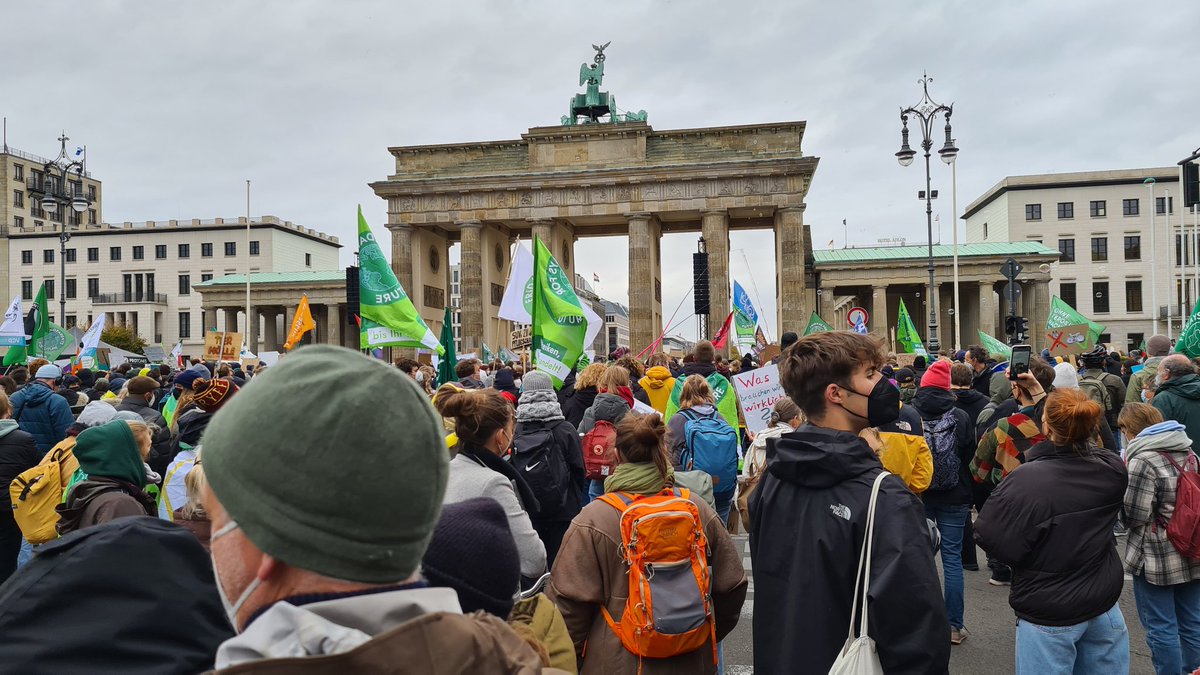 #Klimastreik. Klare Forderung an #Ampel: Kohleausstieg 2030 verbindlich. "Idealerweise" ist Mist. #KLIMASCHUTZ jetzt!
