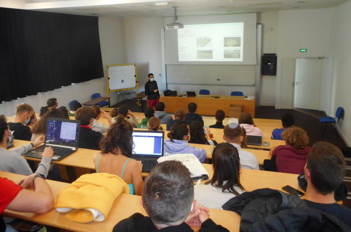 BouyguesBat_GO's tweet photo. [#RelationsEcoles] Participer à la #formation des générations futures sur les nouveaux modes constructifs dans le milieu de la #construction, telle est l'une des ambitions de @BouyguesBat_GO en devenant #parrain de la promo GCU 2023 de l'@INSA_Rennes 🎓 https://t.co/lyiOlBlZP7
