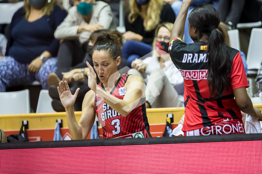 Hoy es viernes y <a href="/laia910/">Laia Palau</a> lo tiene claro 🥳 #FelizFinde