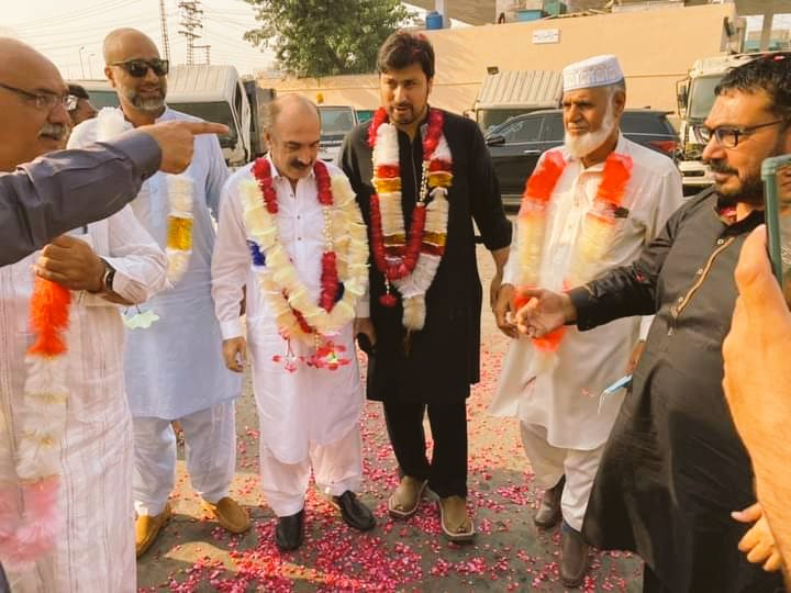 MeharAli6611's tweet photo. #LWMC #WorkerUnion
پاکستان کی خدمت کا عہد کیا
ورکر کے حقوق دلوانے کا عہد کیا
#PakistanZindabad
#PP149
@zubairniazi
@PTIofficial
@ImranKhanPTI
@hanankamboh_PTI
@KamranGillPTI https://t.co/vJPYMwJb6G