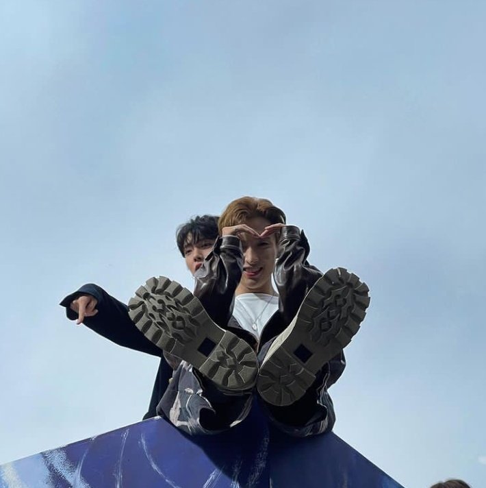 1997MINGYUKIM's tweet image. ini walaupun nyempil yang penting hpbd, hpbd joshushushu 🥳🥳🥳
@shua4lyf @hongjosshua @17juncheol @shuateenyy @urenthusiastt @hannshushu @dynpryg @kmgyuxx @luvyluvyluv @gyuuja @jihanracha @hjsslyn @elofmeiya 

update di sini : instagram.com/p/CVVBxKMJIiA/…