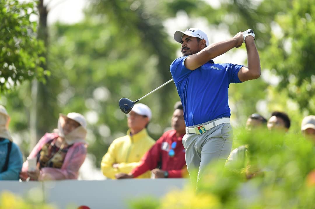pgtofindia's tweet photo. #OnThisDay (22nd Oct) in 2017, @gagsbhullar claimed victory at @asiantourgolf's #MacaoOpen at Macau G&amp;CC.

Bhullar totaled 13-under 271 for the tournament. He finished 3 shots ahead of compatriot @ajeeteshsandhu &amp; Filipino Angelo Que, who were both tied 2nd.

📷: @asiantourgolf https://t.co/wGQ2VcYWGA