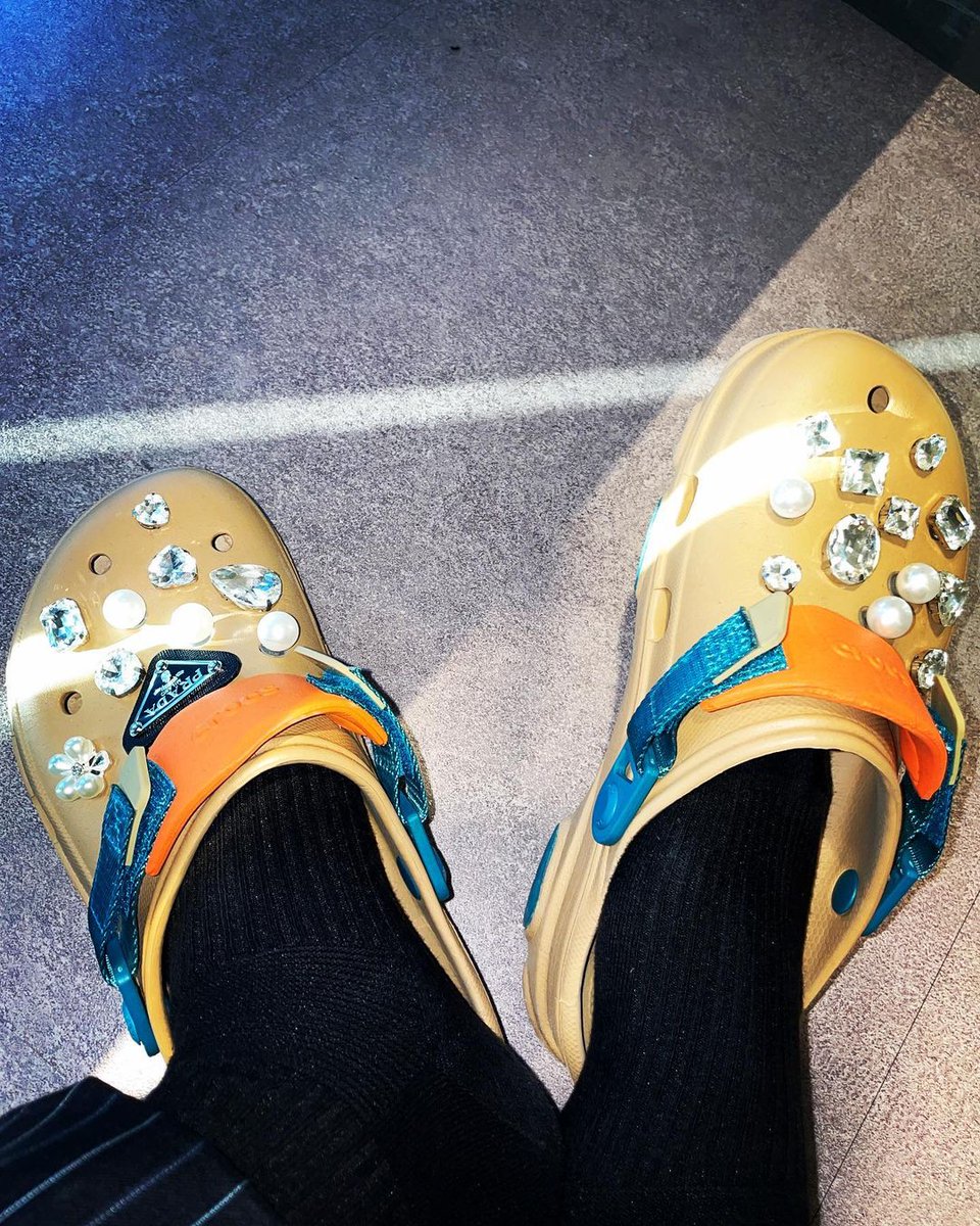 JustMINOBrazil's tweet photo. | #MINOGRAM | 22.10.21 - Atualização do #MINO com suas crocs personalizadas 

Lembrem-se de curtir e interagir: 
→ https://t.co/y0dSTAbELi

- Ele conseguiu deixar as crocs ainda mais feias 🤣 - 
[위너 송민호 #송민호 @official_mino_ @yginnercircle] https://t.co/M2MnEiPyjw