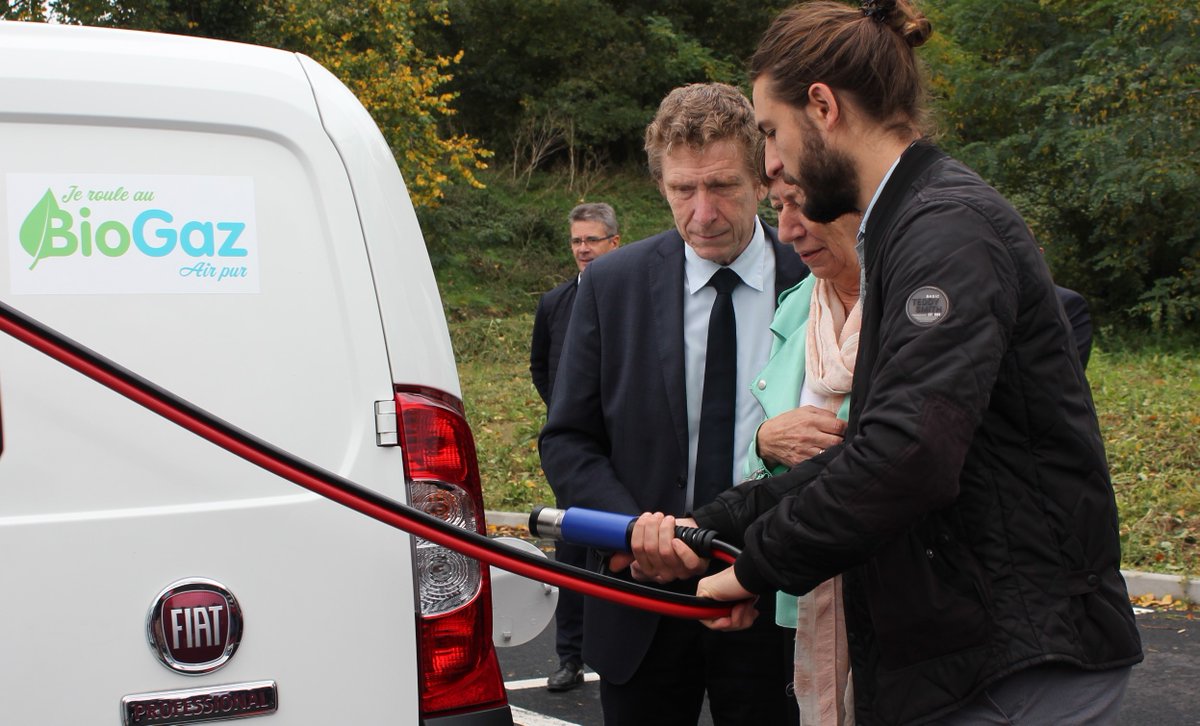 MantonLuc's tweet photo. 1ère station publique #GNC à Ayguesvives @sicoval31 @HauteGaronne @Occitanie .
@SevenEnergiesFr  ouvre 1 station #GNV  #bioGNV raccordée au réseau @GRDF , qui complète le maillage de @TlseMetropole  : 
UNE REPONSE APPROPRIEE AUX ENJEUX  QUALITE/AIR #crit'air 1 #ZFE https://t.co/HwgS4E4OJL