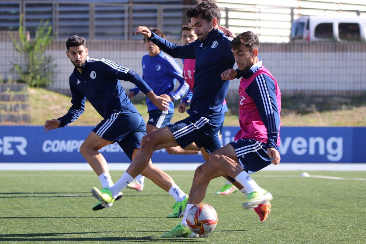 LasRozas_CF's tweet photo. PRIMER EQUIPO| #59. 😁 Última sesión de la semana antes del partido del domingo ✌️.

El EQUIPO de @CarlosRdiguez17 se ha ejercitado con el objetivo que tiene para cada domingo: COMPETIR. Y así, llegarán los resultados, como hasta ahora.

#CorazonAzul | 💙
#QueTodoVuelvaAEmpezar https://t.co/wvBNSUqiKu