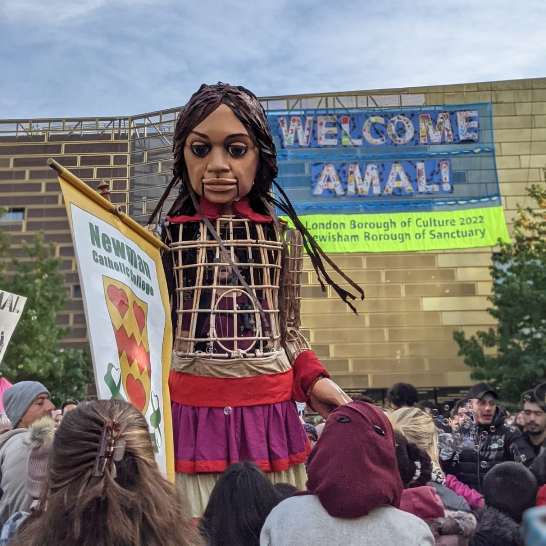 MigrationMuseum's tweet photo. #LittleAmal arrived at Giffin Sq &amp; we unveiled the welcome banner which St Mary’s yr5 &amp; 6 students made for her #RefugeesWelcome #ActsofWelcome @thewalkwithamal #BoroughofSanctuary @goodchancetheatre @IAmLewisham @DeptfordX https://t.co/4s58srhhaY