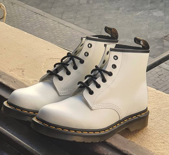 PacoRguezShoes's tweet photo. 🅴🆈🅴 🅱🅾🅾🆃 WHITE
@drmartensofficial
#botas #botines #botinesblancos #botinesdemoda #martes #drmartens #drmartenstyle #trendy2022 #boots #moda2022 #calletetuan #sevillahoy #centrosevilla #calzadocasual #casualstyle #casual #botinesdecordón https://t.co/yQtXH0xNnL