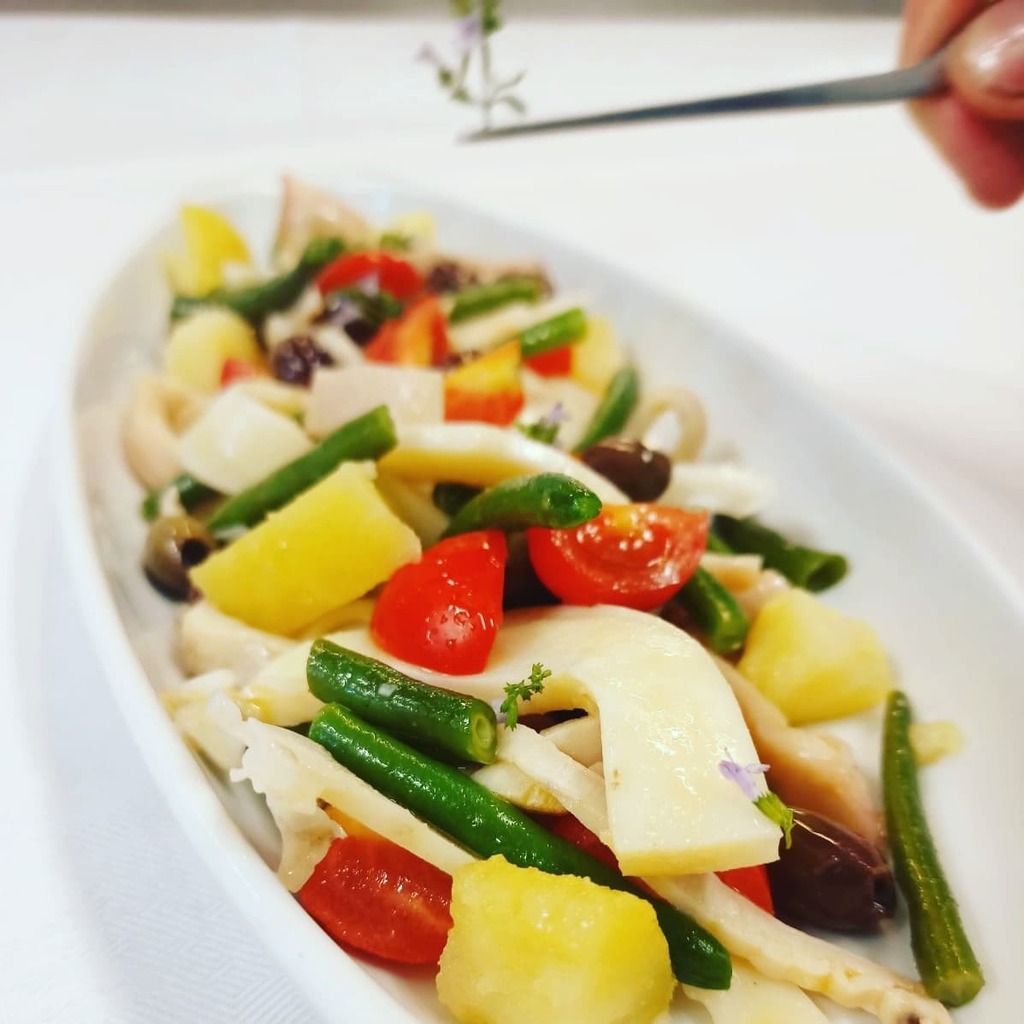 IlCandeliere's tweet photo. Come ogni venerdì pausa pranzo a tutto🐟!!! #menuoftheday #insalatadimare #cornettidellorto #freshvegetables #pausapranzo #seppia #polipo #delicius #traditionalfoods https://t.co/tgB6Y2ye9P Come ogni venerdì pausa pranzo a tutto🐟!!! #menuoftheday #insalatadimare #cornettidel… https://t.co/IjwgKM1IgG