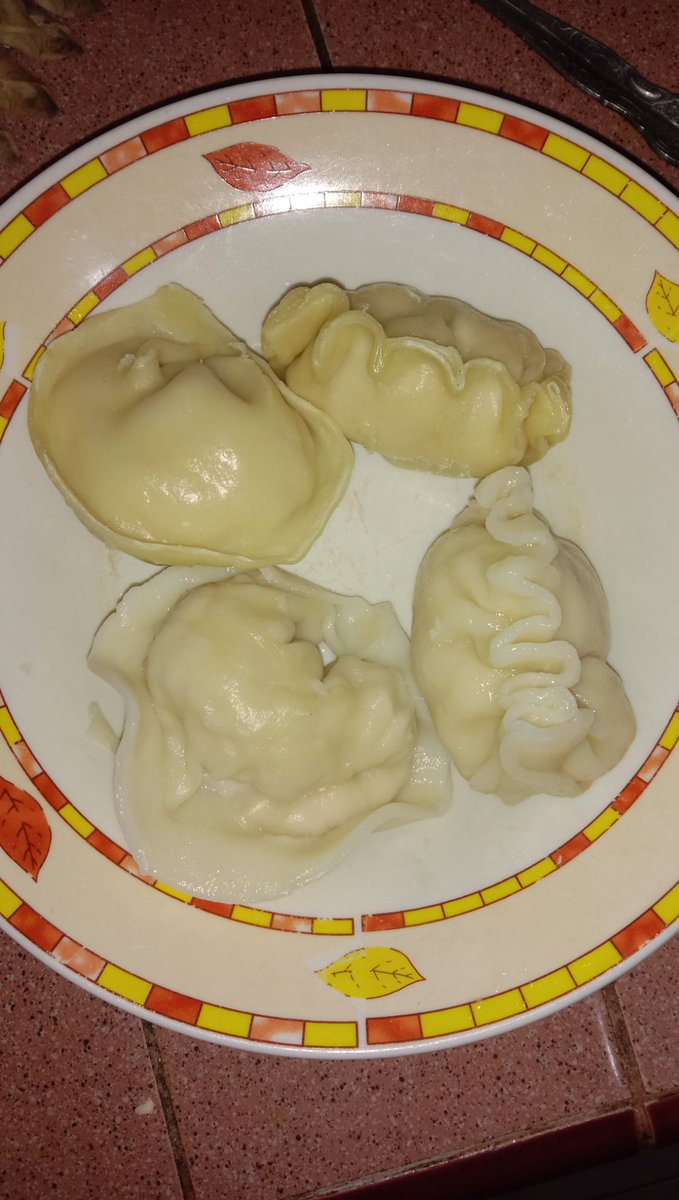 djs793's tweet photo. The biggest scam in this world is still cooking🙄... I mean, I prepared all of this for hours, not to mention doing the dishes just to finish ate them for 3 or 5 minutes 😑
#만두
#dumpling
#cookingstory
#grateful
#thankful
#soup
#chickendumpling https://t.co/E8K712a4EG