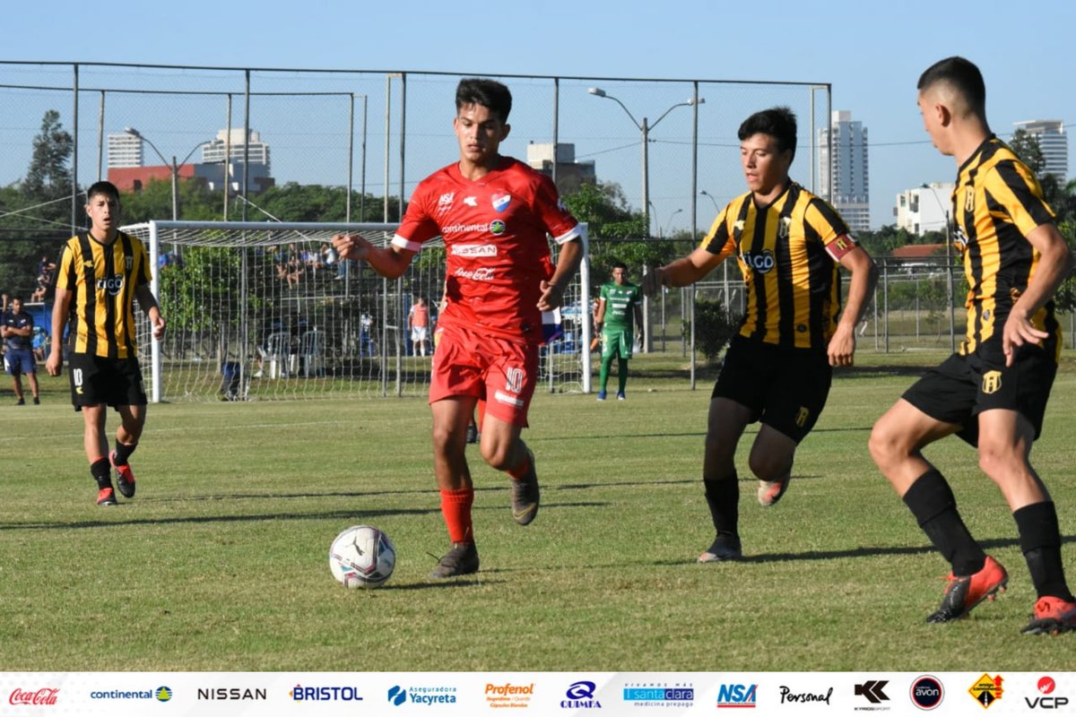 #CanteraTricolor🔴⚪🔵
#catSub18⚽️🙋🏻‍♂️

 🗓 Fecha 11

¡Comenzó el segundo tiempo!

Guaraní 1 🆚️ 1 #NACIONAL
Gol: Kevin Villasanti 

#VamosNacional #LaAcademia💪🏻