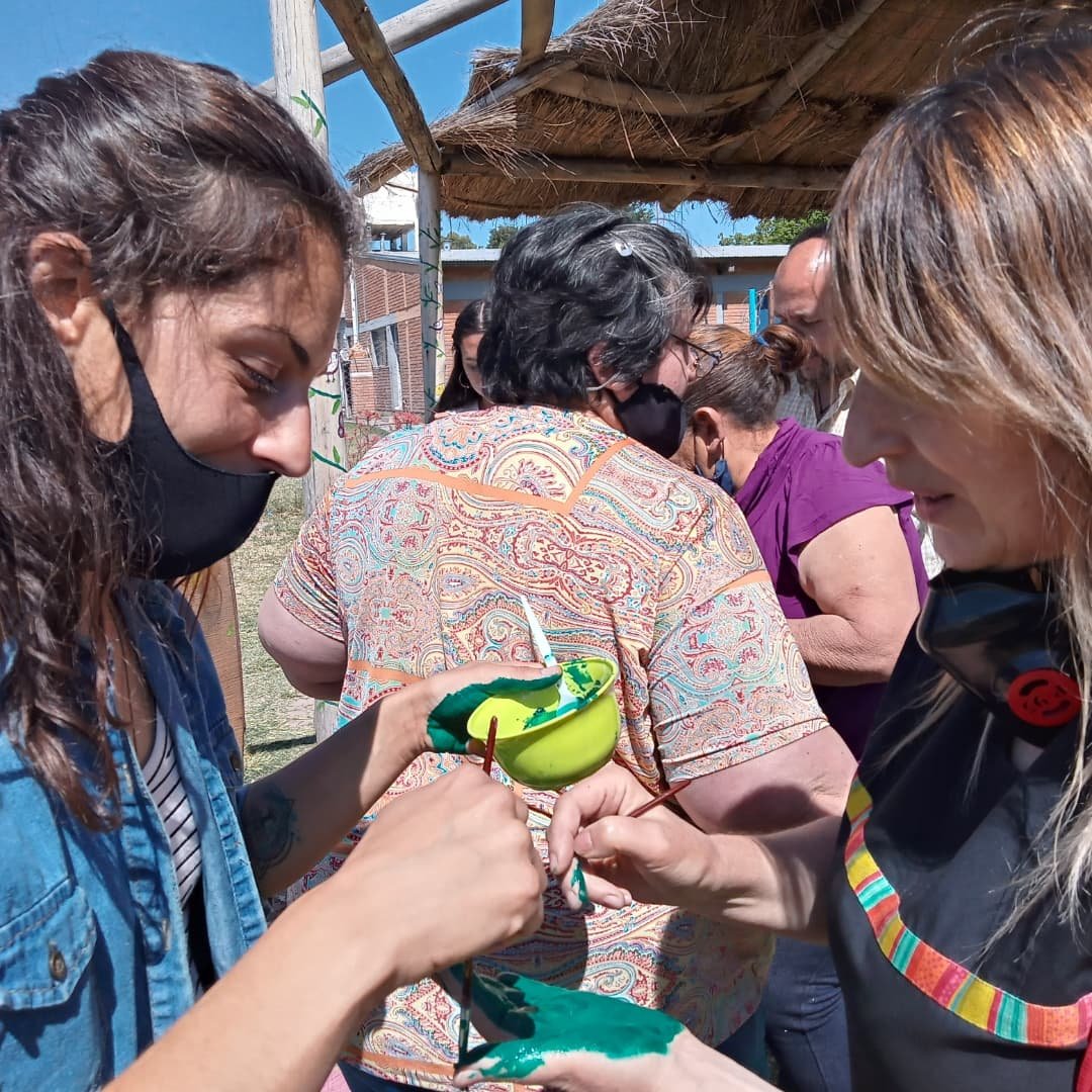 WillkakutiSR's tweet image. #Willkakuti🌞 participó de un encuentro de pionerxs huerterxs en la huerta "Semillas del Cambio " . Gracias por el lindo momento compartido.
#programadeautonomiaalimentaria 
#plandeemergenciaalimentaria 
#tumunicipio